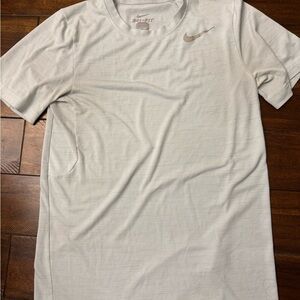 Nike Dri-FIT Gray T-Shirt Men’s Small Athletic Performance Short Sleeve Tee